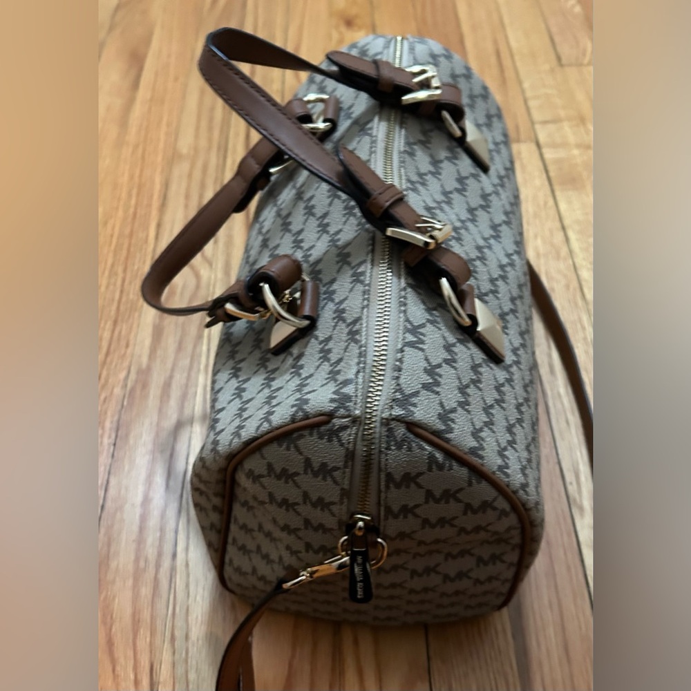 New Michael Kors Grayson Duffel-Style Satchel - Picture 3 of 9